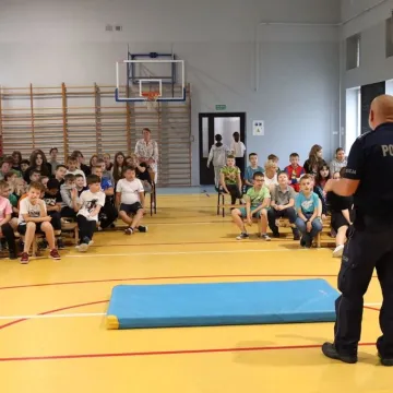 Dzieci przed wakacjami uczą się zasad udzielania pierwszej pomocy