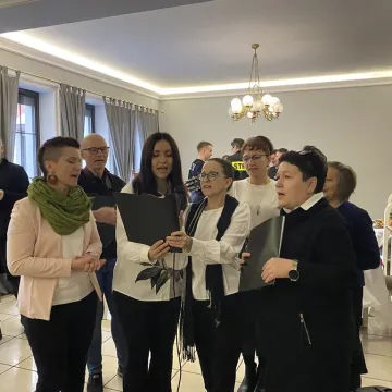 W Radomsku znów zasiedli do wspólnej Wigilii. 150 osób przy jednym stole