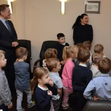 Przedszkolaki w starostwie