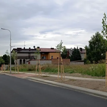 Trwają prace na os. Adama Mickiewicza w Radomsku. Są nowe drogi i nasadzenia