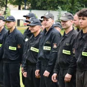 Strażacy z OSP Folwarki wygrywają zawody pożarnicze 