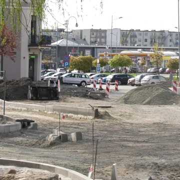 Jak postępują prace przy przebudowie ulicy Żeromskiego w Radomsku?