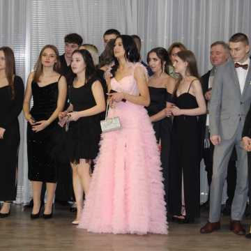 Studniówka 2023: bal maturzystów z II LO w Radomsku