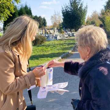 Pozytywny odbiór kwesty. Mieszkańcy Radomska wspierają ratowanie zabytkowych nagrobków