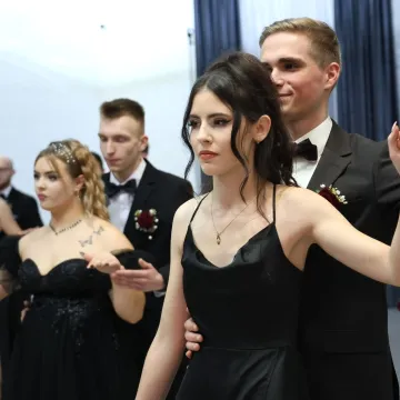 Studniówka uczniów „Drzewniaka” w Kobielach Wielkich