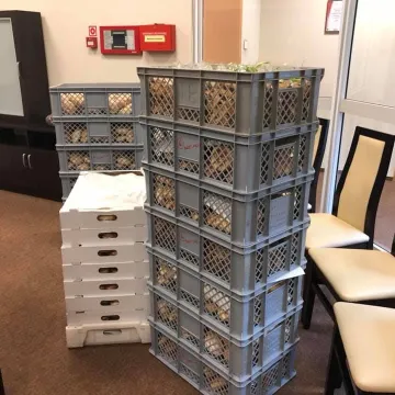 Piekarnia podarowała lekarzom pączki i kanapki