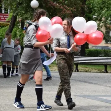Dzień Flagi z harcerzami