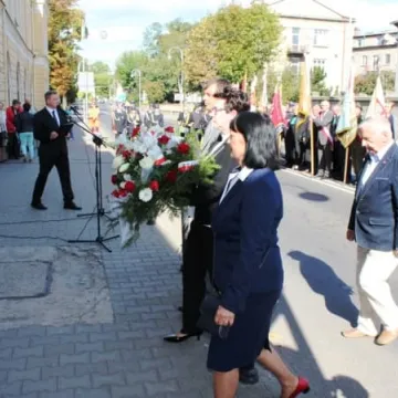 Odsłonięcie tablicy poświęconej żołnierzom KWP