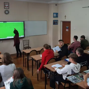 Monitory interaktywne w kolejnych pracowniach II LO w Radomsku