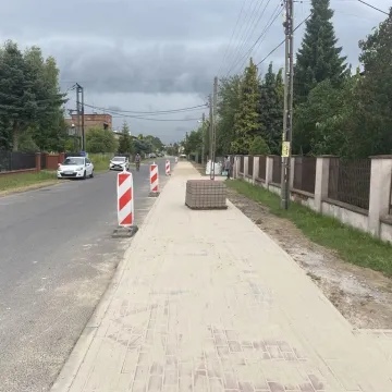 Nowy chodnik na Św. Rocha. Prace nadal trwają