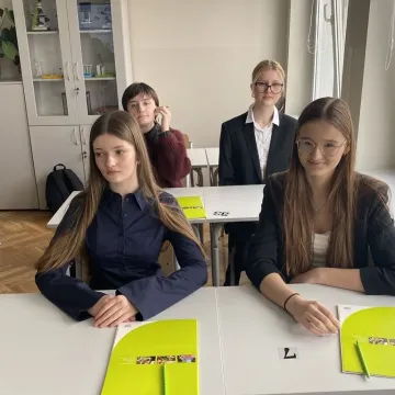 Uczniowie z powiatu radomszczańskiego zmierzyli się z twórczością Wisławy Szymborskiej w I LO w Radomsku