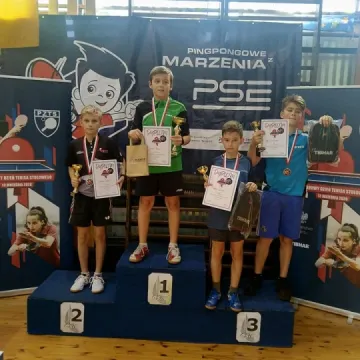 Sebastian Musiał z medalami mistrzostw województwa w tenisie stołowym