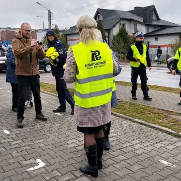 Bezpieczny powiat radomszczański. Kamizelki od policji i starostwa