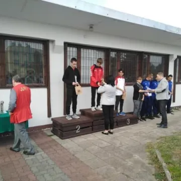 Zawodnicy „10-ki” na podium