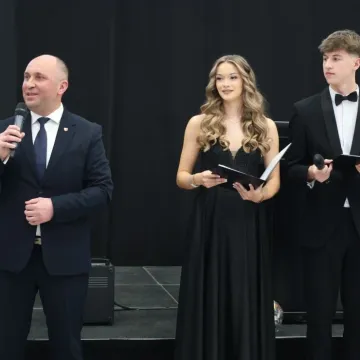 Studniówka I LO w Radomsku. Zaczęło się odliczanie do matury