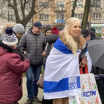 Chanuka w Radomsku. Było odpalenie świec, śpiew i pączki