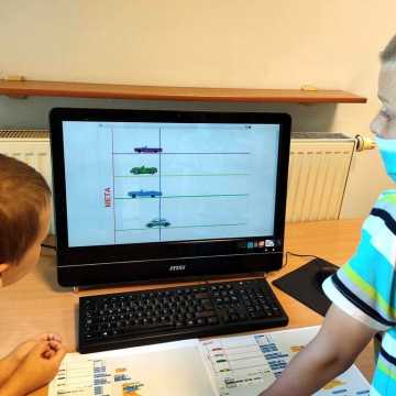 Dzieci uczą się programowania Scratch