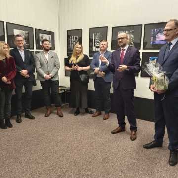 [WIDEO] Galeria Sztuki „Przystanek Cooltura” w Radomsku oficjalnie otwarta