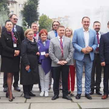 Władze powiatu radomszczańskiego na urodzinach miasta Równe