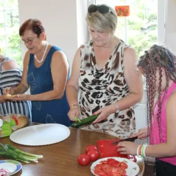 Piknik integracyjny dzieci i seniorów RUTW SAN