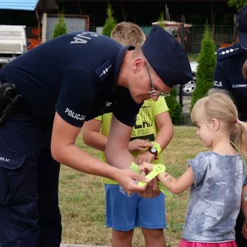 Policjanci pokazali, jak radzić sobie z nieznajomymi i zagrożeniami na drodze