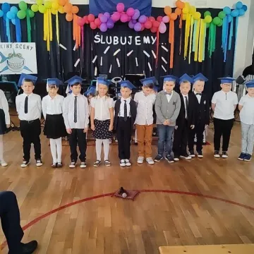 Pierwszaki ślubowały w PSP nr 7 w Radomsku