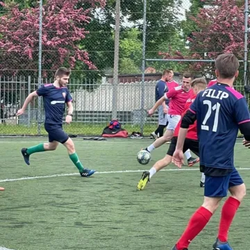 Liga „Szóstek” w Radomsku: Żubry wciąż na czele rozgrywek