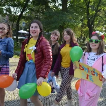 Dzień Uśmiechu na ulicach Radomska z PSP nr 7