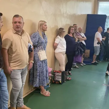 Zasłużone wakacje. Uczniowie „Jedynki” uroczyście zakończyli rok szkolny