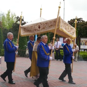 Boże Ciało w Radomsku. Z powodu epidemii procesje wokół kościołów