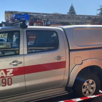 Ewakuacja ZSP 1 w Radomsku. Był pożar, strzały i osoby ranne