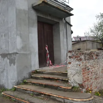 Kto zabezpieczy przeciekający dach „Kinemy”?