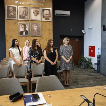 Nowe awanse nauczycieli i pożegnanie dyrektora PSP nr 6 w Radomsku