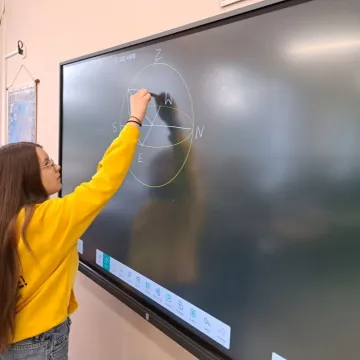 Mechanik pozyskał dwie tablice interaktywne 4K Ultra HD