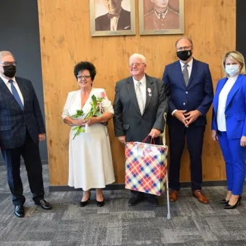 „Złoci” małżonkowie odznaczeni medalami