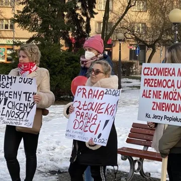 „Zjednoczeni dla Wolności” protestowali w Radomsku przeciwko rządowym obostrzeniom