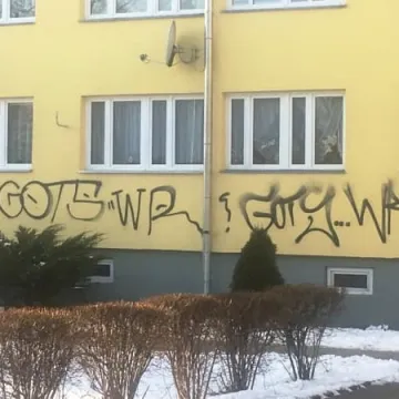 Wandale pomazali bloki przy ul. Krakowskiej