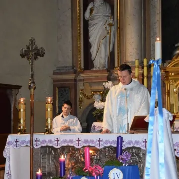 Modlitwa i złożenie kwiatów. Radomsko upamiętnia ofiary stanu wojennego