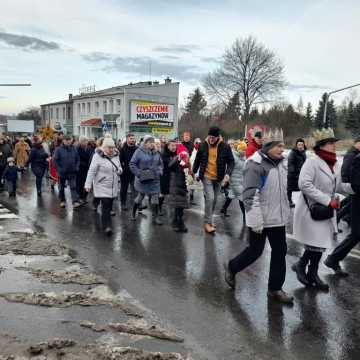 [WIDEO] Orszak Trzech Króli 2025 w Radomsku. „Kłaniajcie się królowie!”