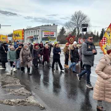 [WIDEO] Orszak Trzech Króli 2025 w Radomsku. „Kłaniajcie się królowie!”