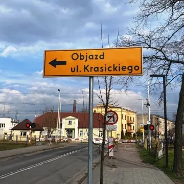 12 kwietnia zmieniła się organizacja ruchu na Krasickiego w Radomsku. Ulica będzie etapami zamykana