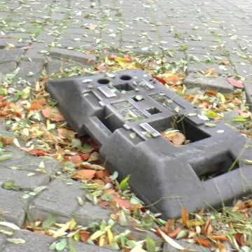 „W Temacie-EXTRA”: Pierwsze urodziny chodnikowej dziury w centrum Radomska