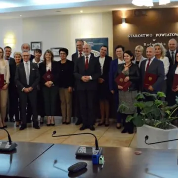 Umowy na remonty dróg w Radomsku i powiecie podpisane 