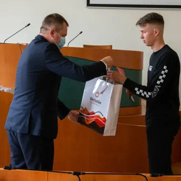 Bełchatów: gratulacje dla złotych stypendystów