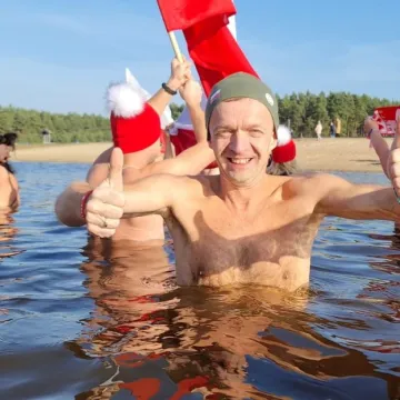 Biało-czerwone Morsy z Radomska uczciły niepodległość