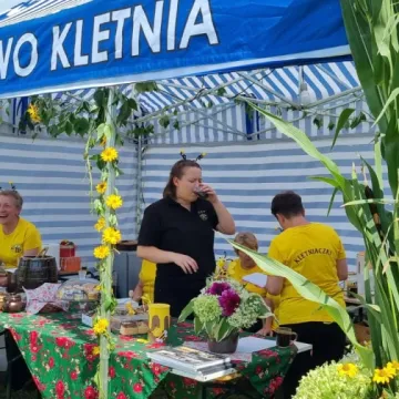 Słodka zabawa z miodem w Gomunicach