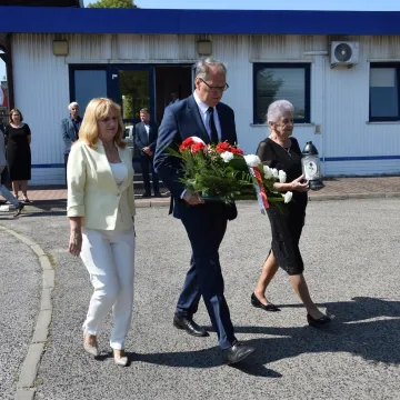 Kwiaty i zaduma w 86. rocznicę wybuchu wojny