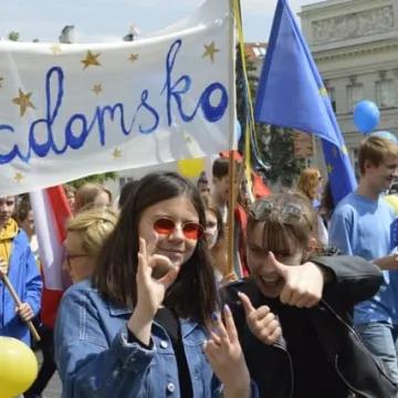 Uczniowie z PSP 7 wzięli udział w Paradzie Schumana