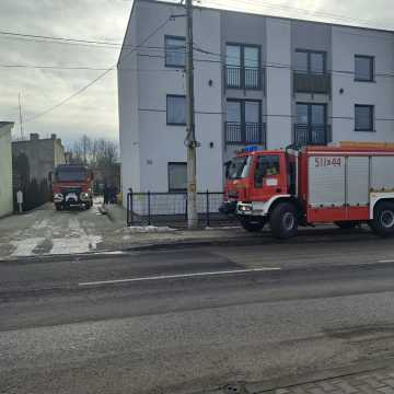 Ściana budynku zawaliła się na samochód przy ul. Przedborskiej w Radomsku