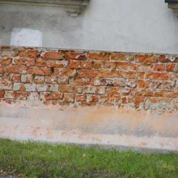 Rozpoczęła się renowacja ścian Klasztoru Ojców Franciszkanów w Radomsku